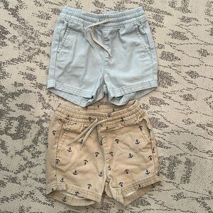 Old Navy khaki shorts size 12-18M
